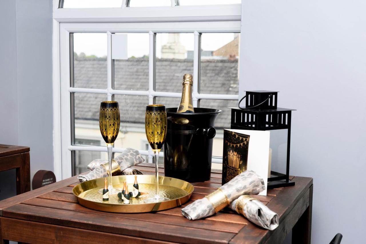 The Penthouse Gathering - Town Centre - Sleeps Up To 16 Wrexham Exterior photo
