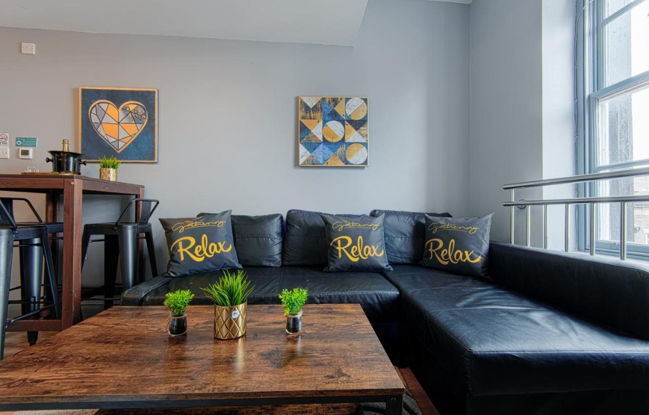 The Penthouse Gathering - Town Centre - Sleeps Up To 16 Wrexham Exterior photo