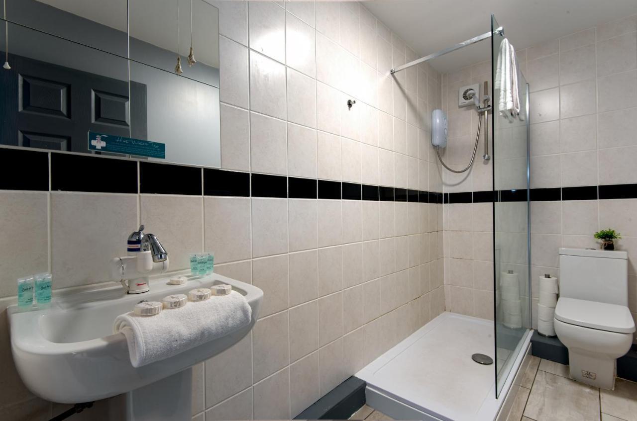 The Penthouse Gathering - Town Centre - Sleeps Up To 16 Wrexham Exterior photo