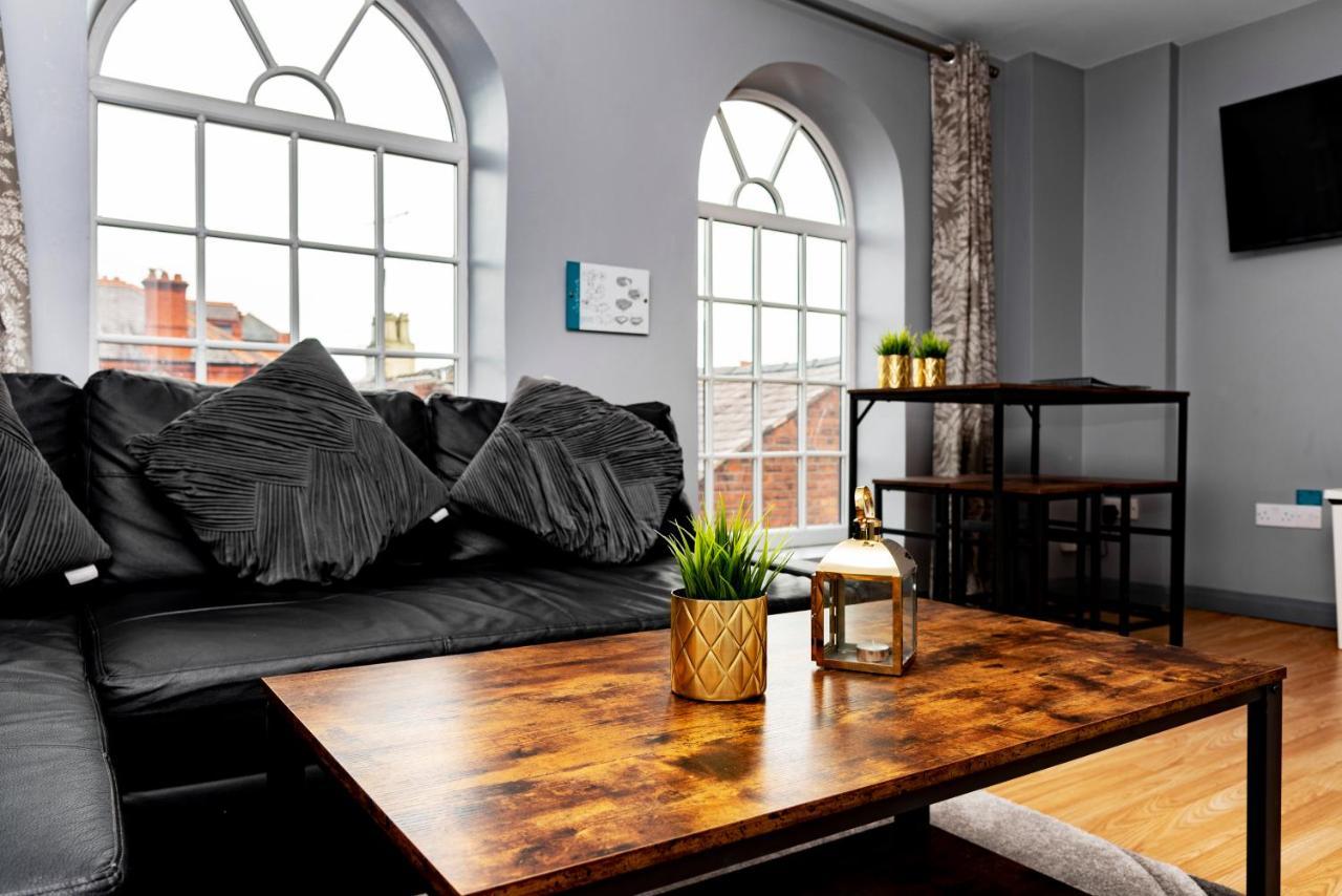 The Penthouse Gathering - Town Centre - Sleeps Up To 16 Wrexham Exterior photo