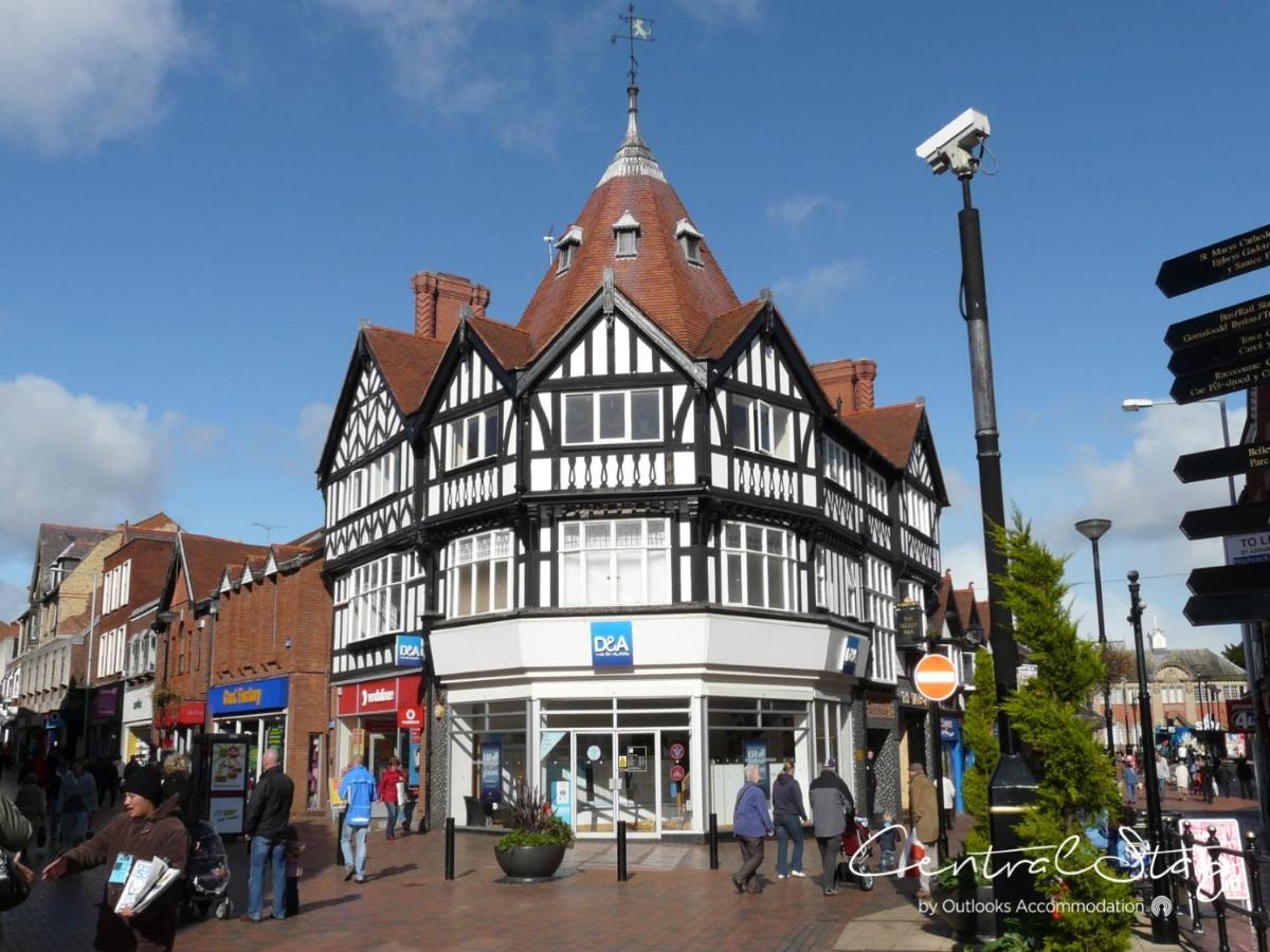 The Penthouse Gathering - Town Centre - Sleeps Up To 16 Apartment Wrexham Exterior photo